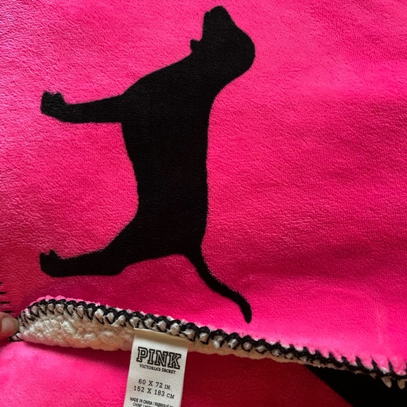 Victoria’s Secret Sherpa blanket. 60”W x 72”L - Picture 4 of 4